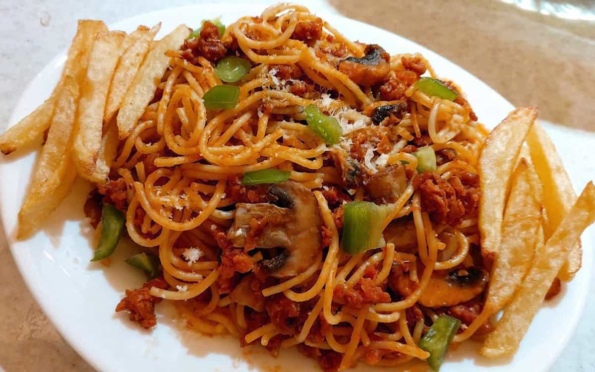 How to Make Delicious Persian Macaroni at Home - step image